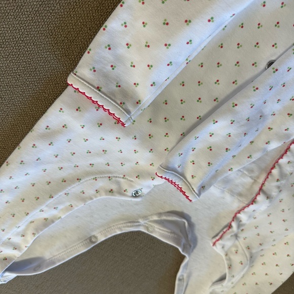 6-9m Magnolia Baby Christmas Holiday Footie Sleeper Pima Mistletoe - Picture 9 of 10